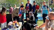 AK PARTİ KARTAL'DAN, KARTALLI ANNELERE KARANFİL SÜRPRİZİ...